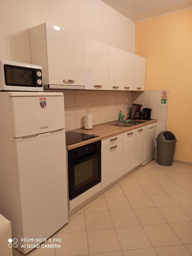 Apartments Feral Каштела Экстерьер фото