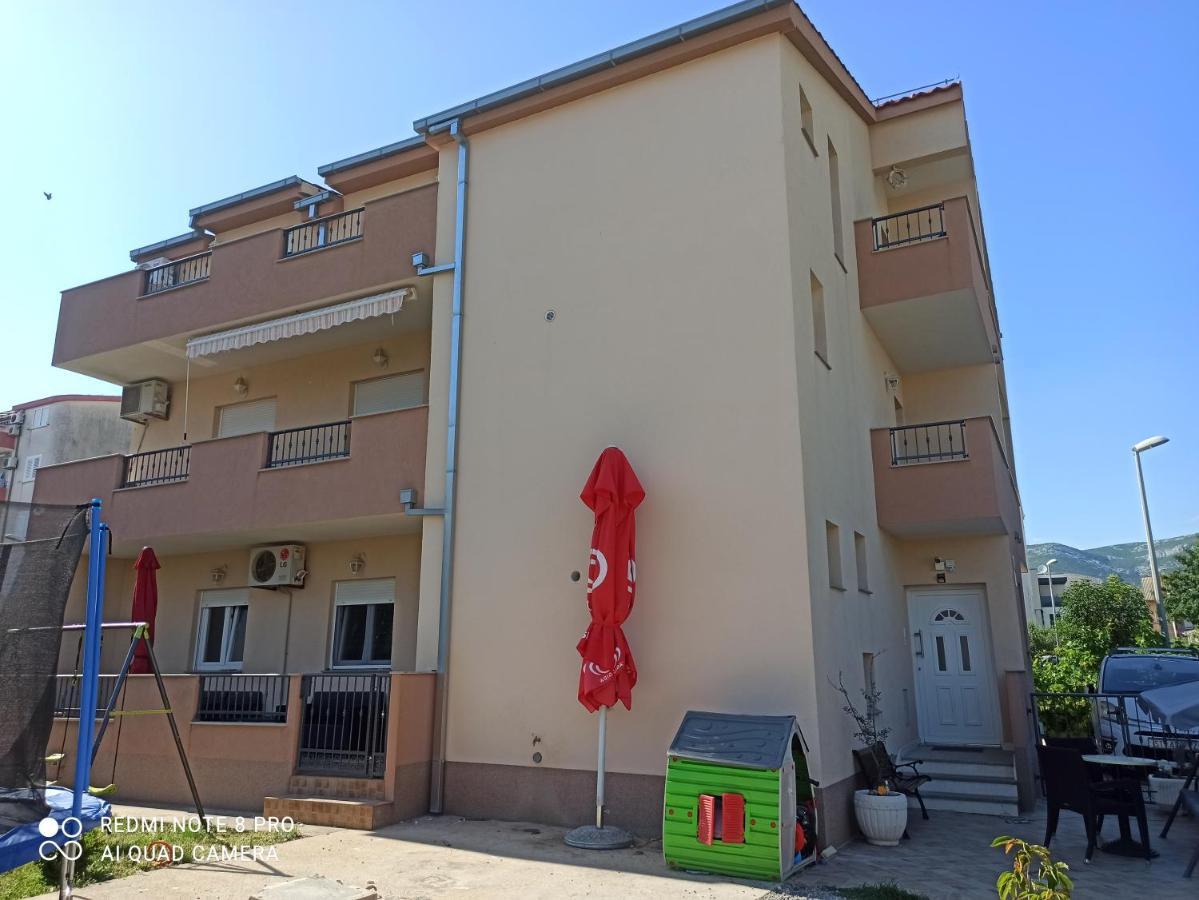 Apartments Feral Каштела Экстерьер фото