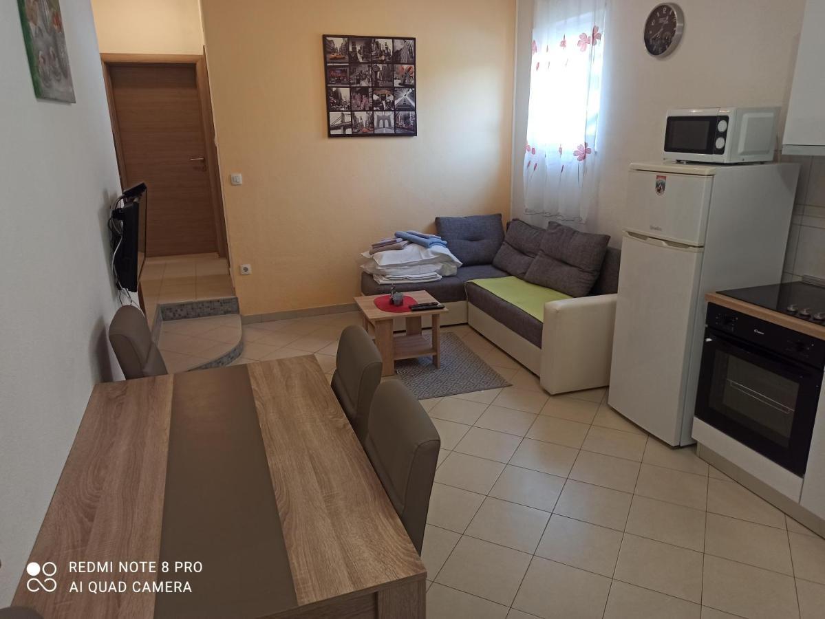 Apartments Feral Каштела Экстерьер фото