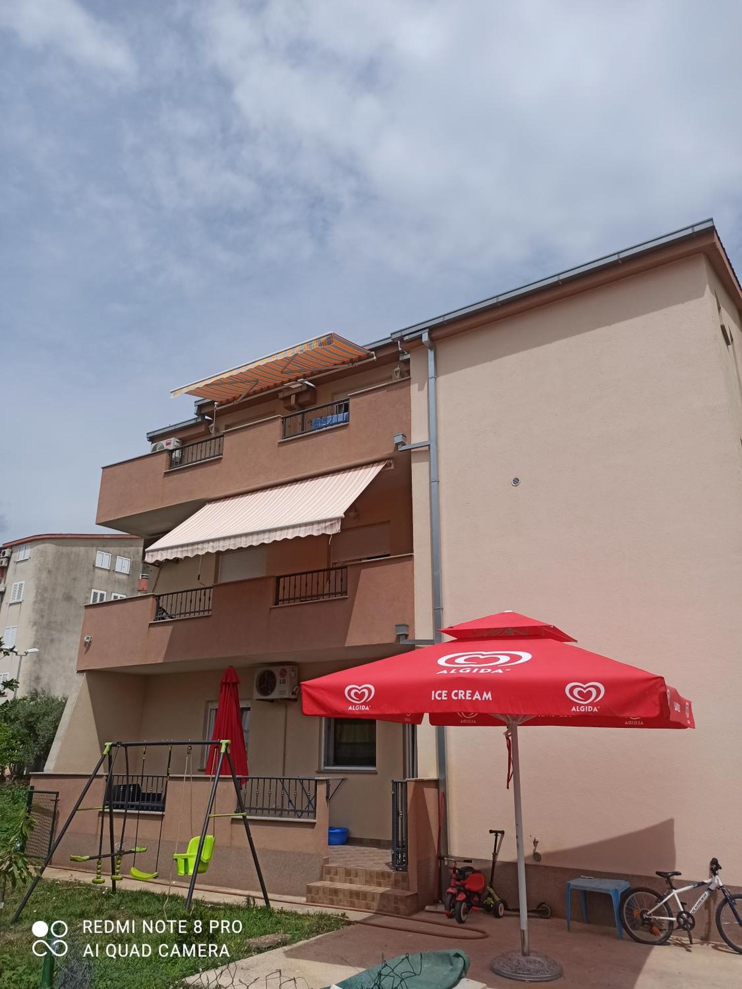 Apartments Feral Каштела Экстерьер фото