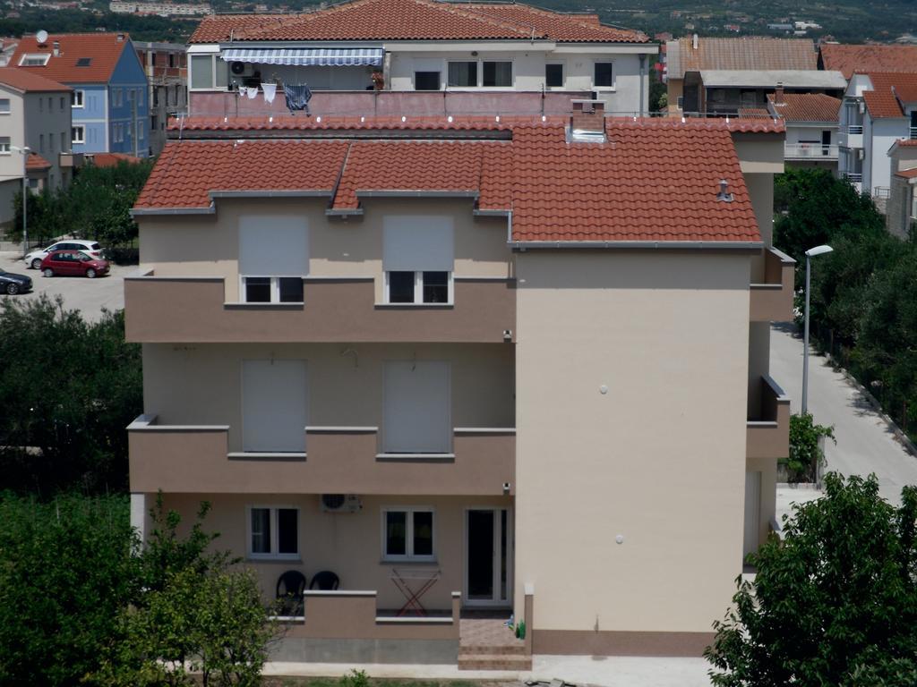 Apartments Feral Каштела Экстерьер фото